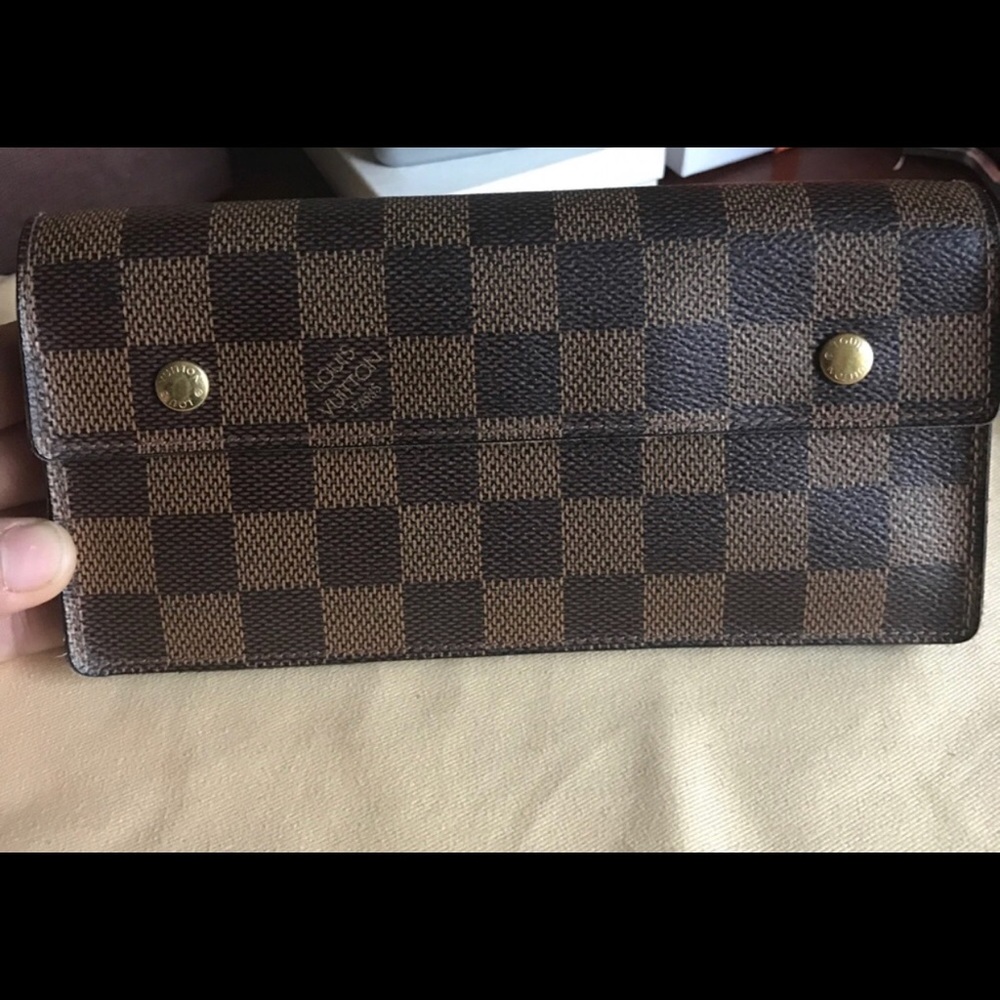 AUTHENTIC LOUIS VUITTON accordion WALLET checkbook